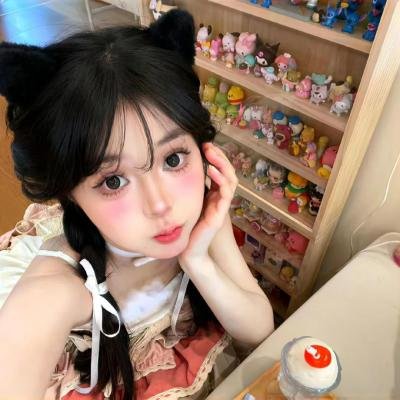 小太阳达芬妮 海报